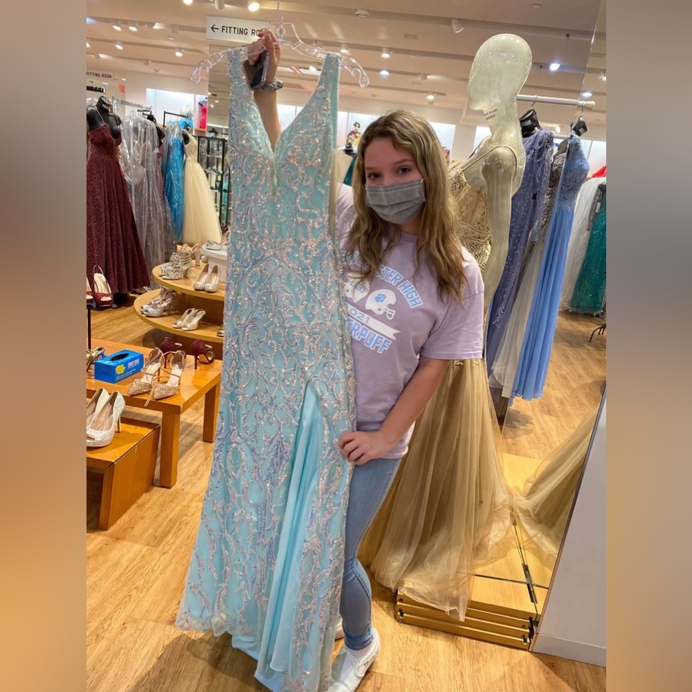 Prom Dress Size 8 - Picture 4 of 8